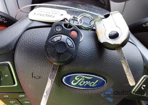 2018 Ford Focus Se z USA, uszkodzony, nr VIN 1FADP3FE0JL284107